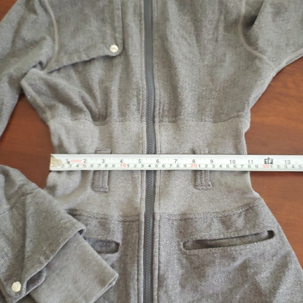 Lululemon Jacket - Picture 15 of 16